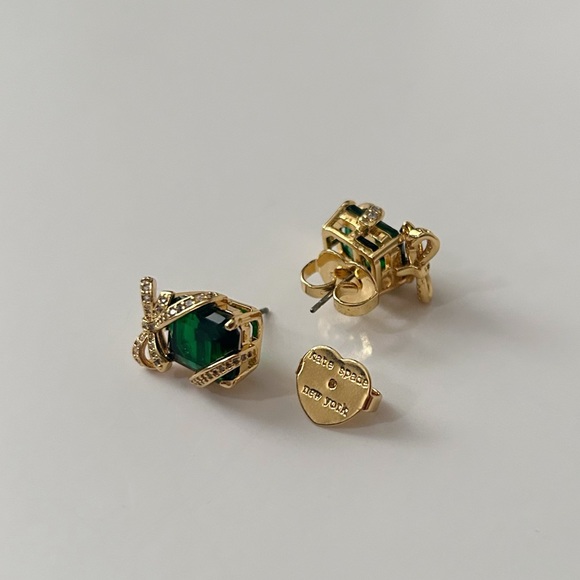 ♠️Kate Spade Pave Emerald Present Studs Earrings, Green NWT - Picture 3 of 8